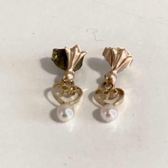 ⭐️HOST PICK⭐️ Vintage Gold heart drop earrings - Picture 4 of 4